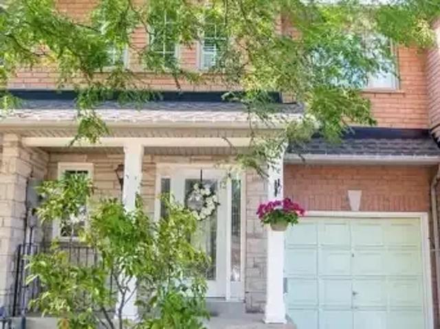 3 Bedroom Townhouse Burlington ON 103594441