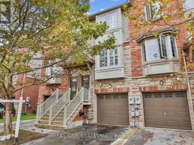 3 Bedroom Townhouse Burlington ON 103879529