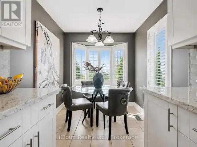 3 Bedroom Townhouse Burlington ON 103879531