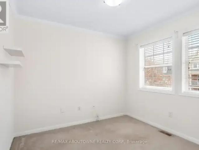 3 Bedroom Townhouse Burlington ON LS102952114