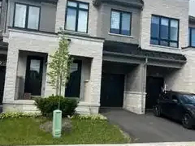 3 Bedroom Townhouse Burlington ON LS103091562