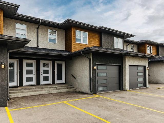 3 Bedroom Townhouse Blumenort MB 98313150
