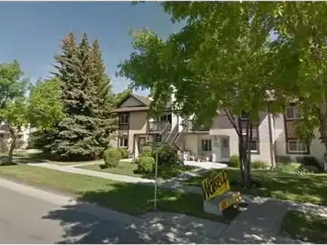3 Bedroom Townhouse Calgary AB 104178655