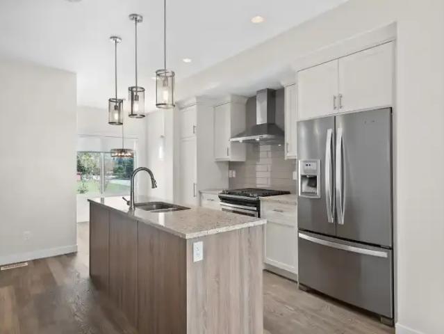 3 Bedroom Townhouse Calgary AB 104178788