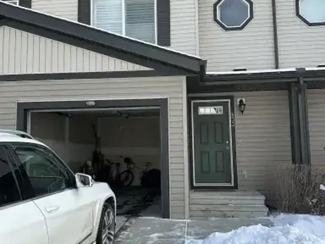 3 Bedroom Townhouse Calgary AB 104178801