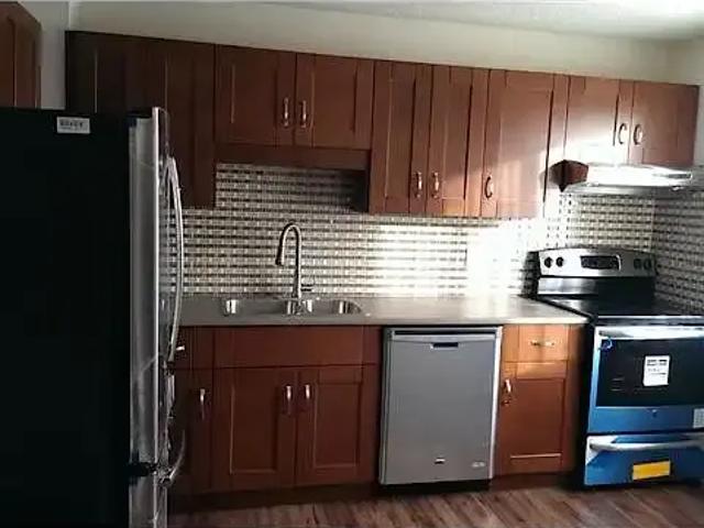 3 Bedroom Townhouse Calgary AB 104178961