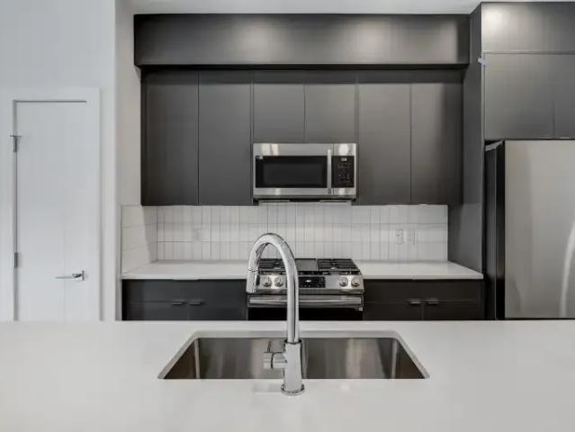 3 Bedroom Townhouse Calgary AB 104179360