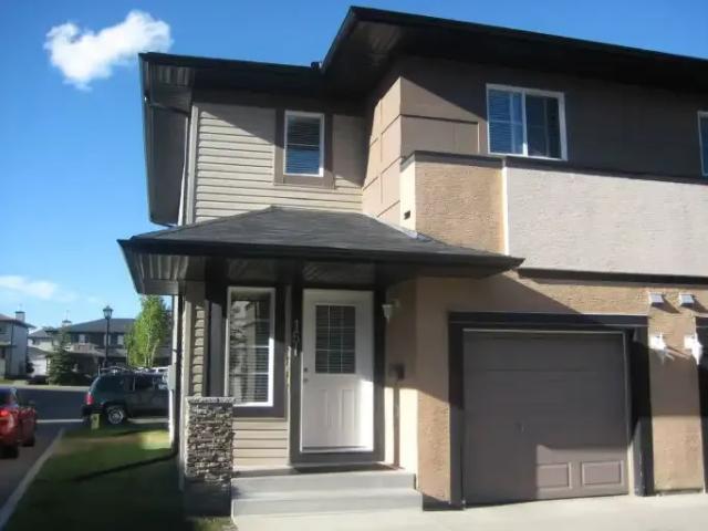 3 Bedroom Townhouse Calgary AB 104179599