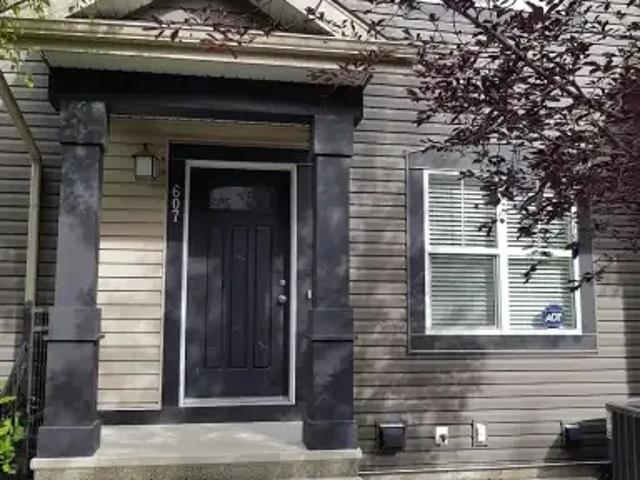 3 Bedroom Townhouse Calgary AB 104180260