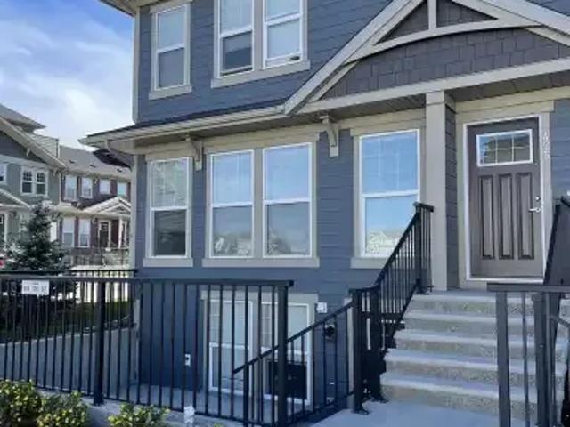 3 Bedroom Townhouse Calgary AB 104180320