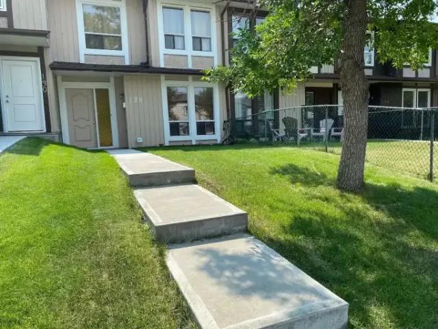 3 Bedroom Townhouse Calgary AB 104180338