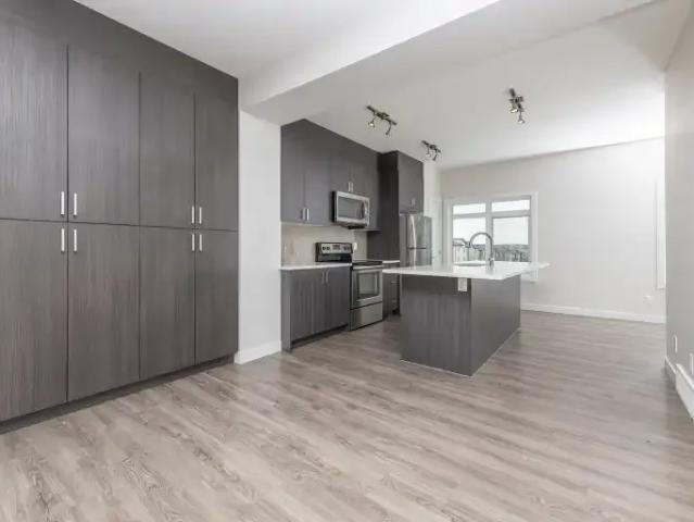 3 Bedroom Townhouse Calgary AB 104180422