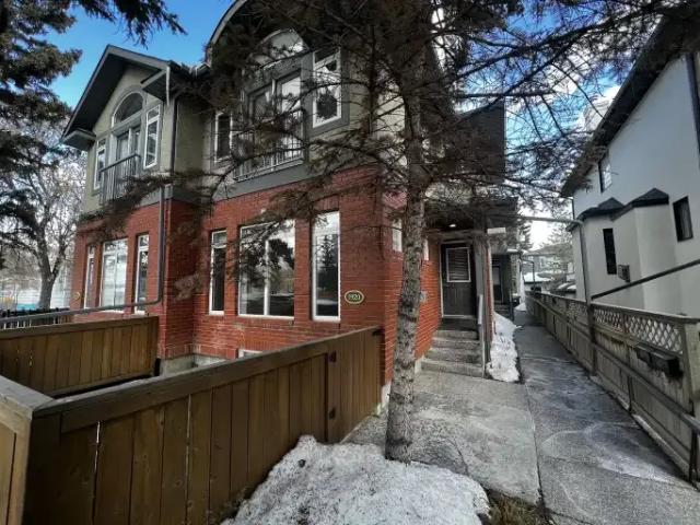 3 Bedroom Townhouse Calgary AB 104180578