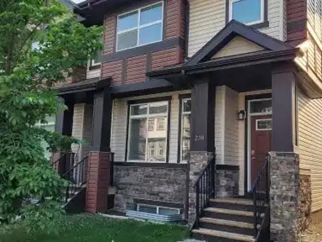 3 Bedroom Townhouse Calgary AB 104180668