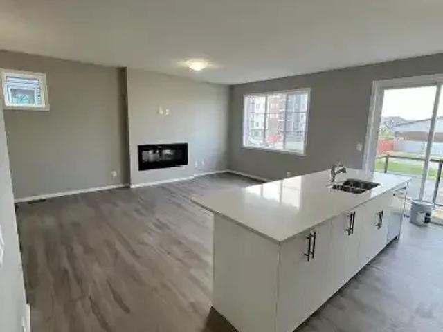 3 Bedroom Townhouse Calgary AB 104180742