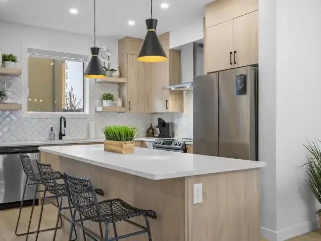 3 Bedroom Townhouse Calgary AB 104180817