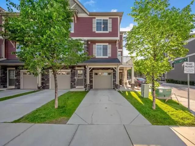 3 Bedroom Townhouse Calgary AB 104181050
