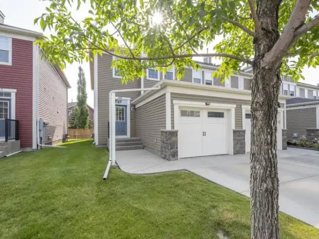 3 Bedroom Townhouse Calgary AB 104181062