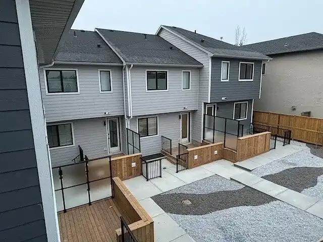 3 Bedroom Townhouse Calgary AB 104181286