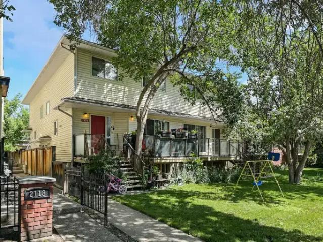 3 Bedroom Townhouse Calgary AB 104181417
