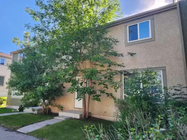 3 Bedroom Townhouse Calgary AB 104181578