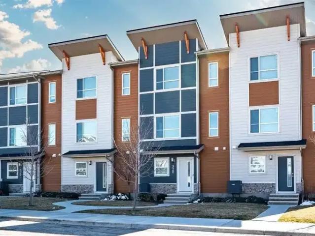 3 Bedroom Townhouse Calgary AB 104181790