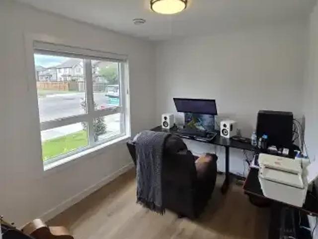 3 Bedroom Townhouse Calgary AB 104181808