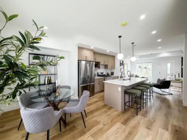 3 Bedroom Townhouse Calgary AB 104181887