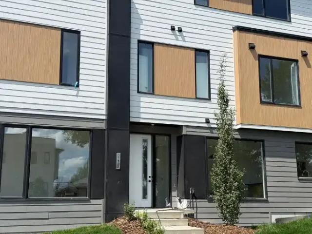 3 Bedroom Townhouse Calgary AB 104182011
