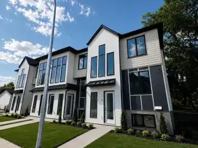 3 Bedroom Townhouse Calgary AB 104182028