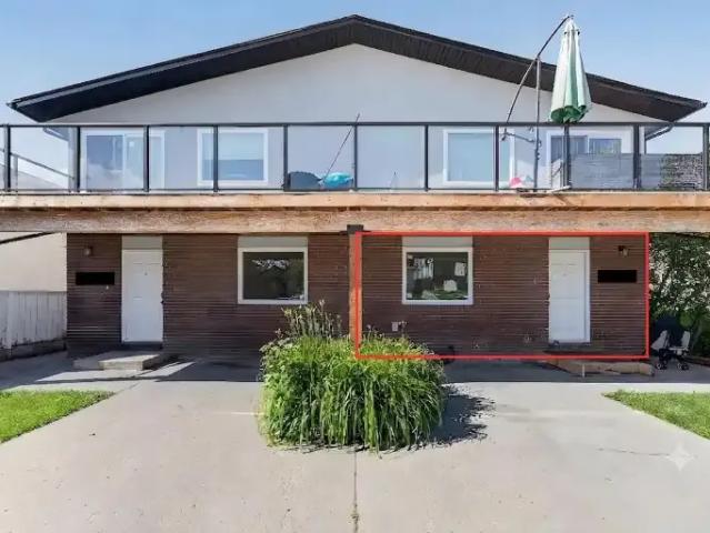 3 Bedroom Townhouse Calgary AB 104182043