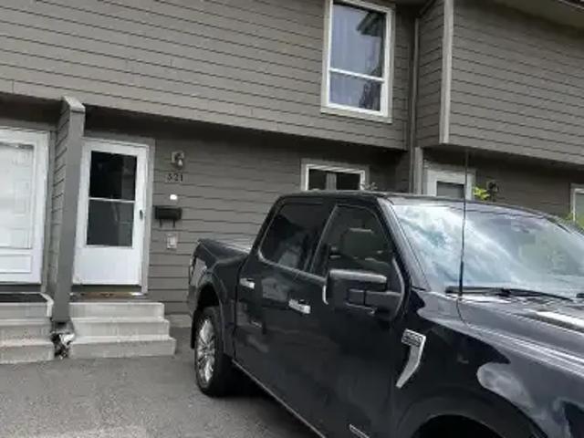3 Bedroom Townhouse Calgary AB 104182109