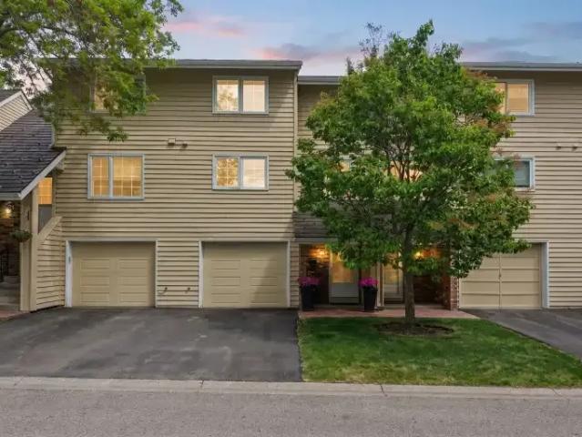 3 Bedroom Townhouse Calgary AB 104182112