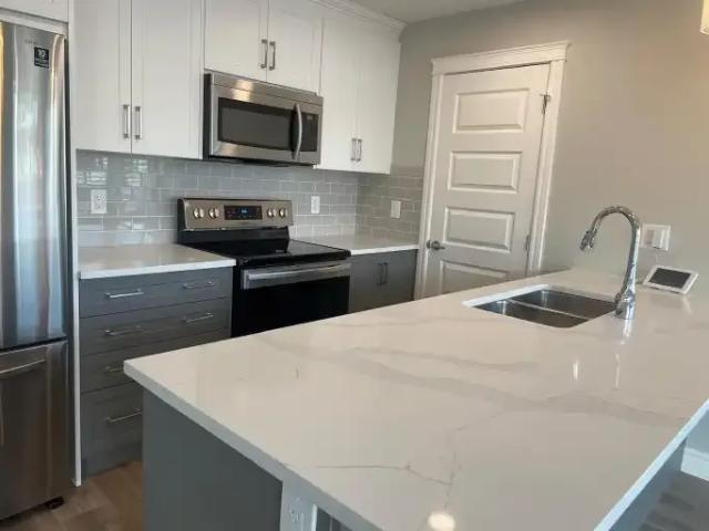 3 Bedroom Townhouse Calgary AB 104182344