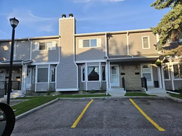 3 Bedroom Townhouse Calgary AB 104182387