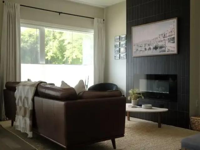 3 Bedroom Townhouse Calgary AB 104182439