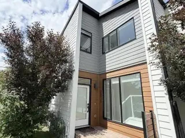 3 Bedroom Townhouse Calgary AB 104182469