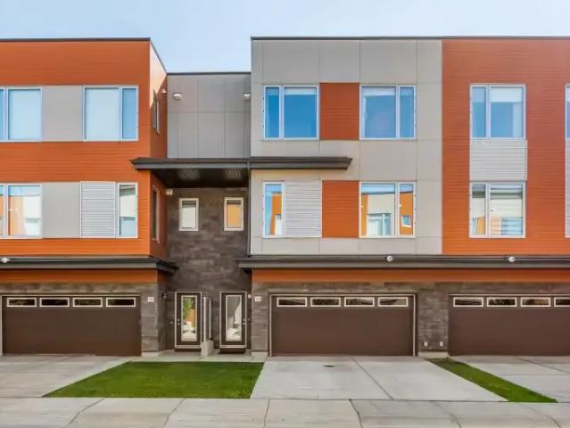 3 Bedroom Townhouse Calgary AB 104182670