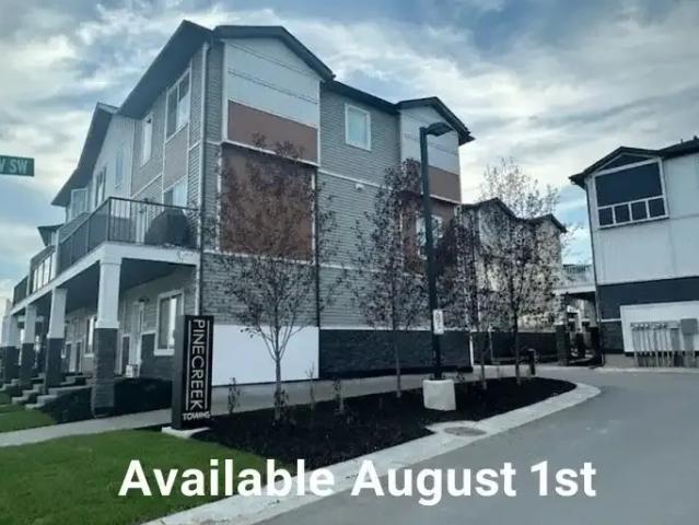 3 Bedroom Townhouse Calgary AB 104183032