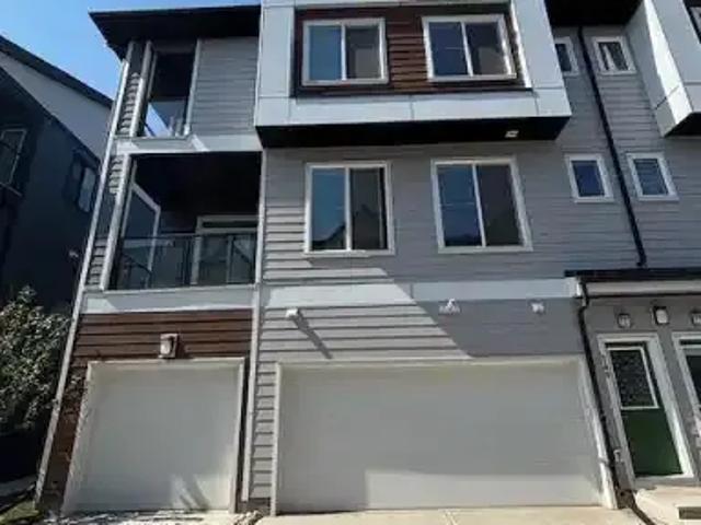 3 Bedroom Townhouse Calgary AB 104224445