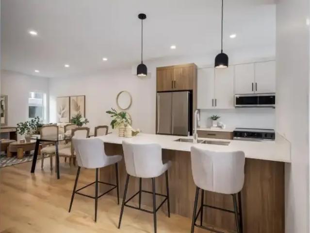 3 Bedroom Townhouse Calgary AB 104256986