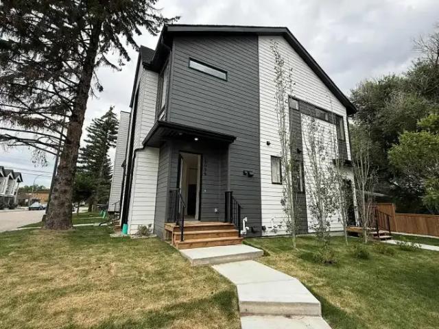 3 Bedroom Townhouse Calgary AB 104257110