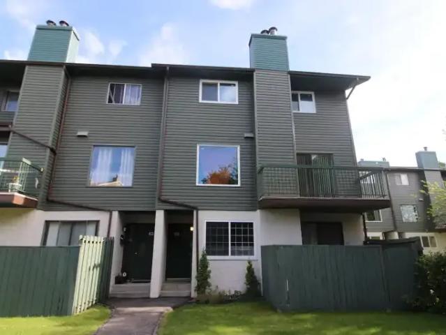3 Bedroom Townhouse Calgary AB 104257521