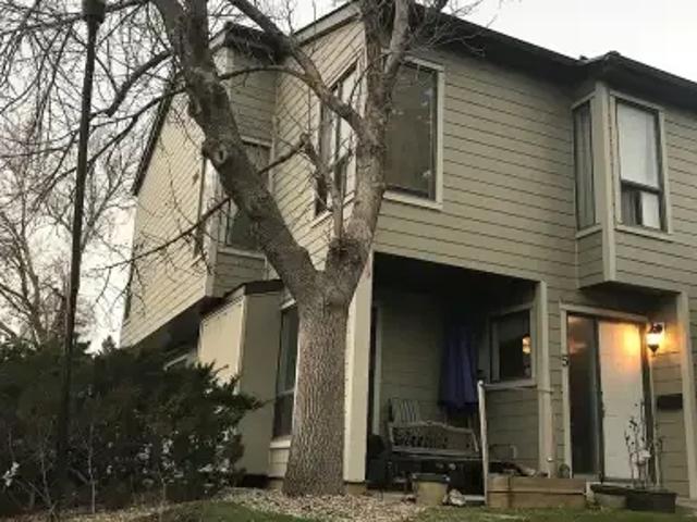 3 Bedroom Townhouse Calgary AB 104362524