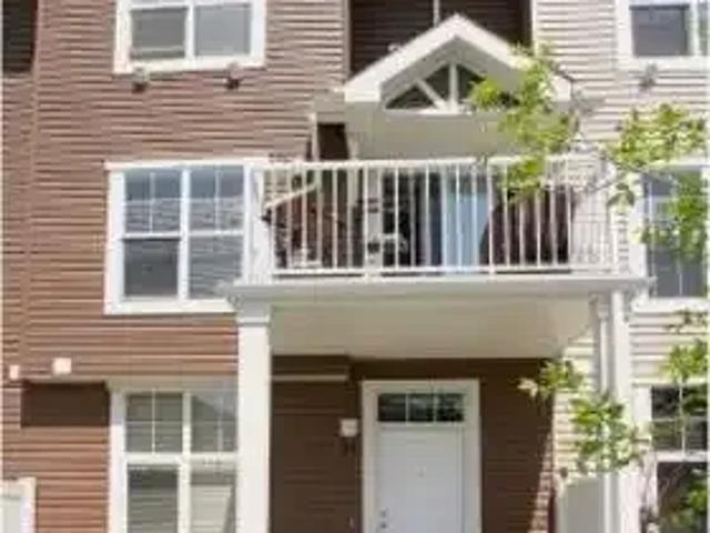 3 Bedroom Townhouse Calgary AB 104362739
