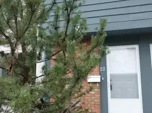 3 Bedroom Townhouse Calgary AB 104401495