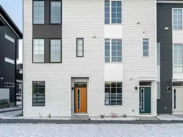 3 Bedroom Townhouse Calgary AB 104401619