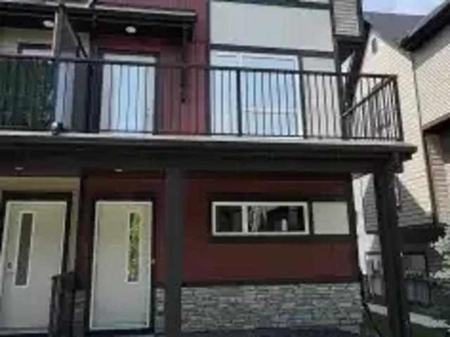 3 Bedroom Townhouse Calgary AB 104401678
