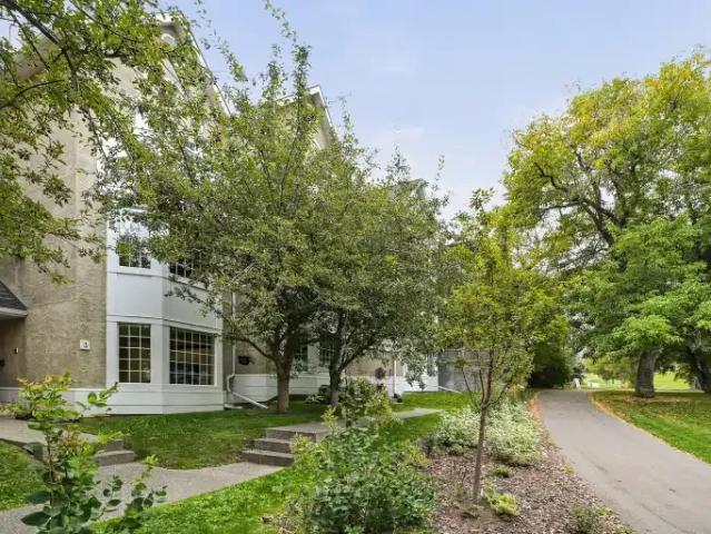 3 Bedroom Townhouse Calgary AB 104434091