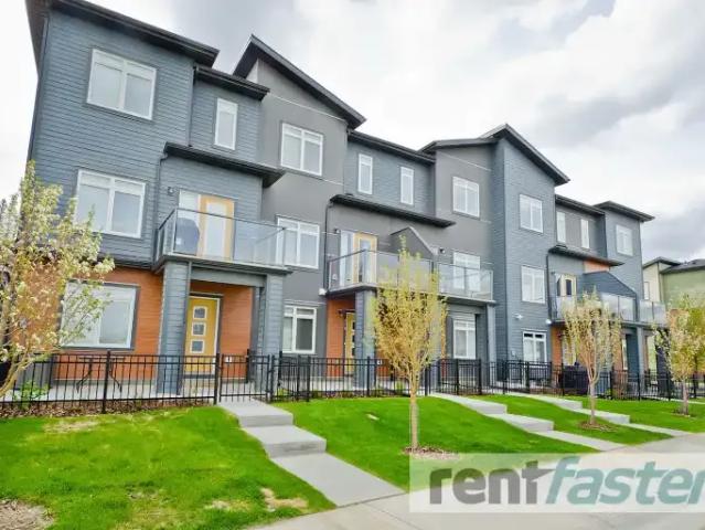 3 Bedroom Townhouse Calgary AB 104434184